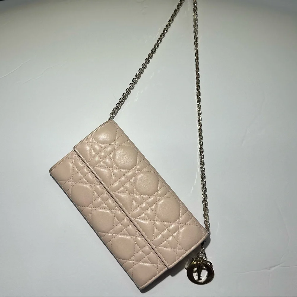 Lady Dior Lambskin Wallet on a‎ chain with Dior Charm Powder Pink - Picture 13 of 16